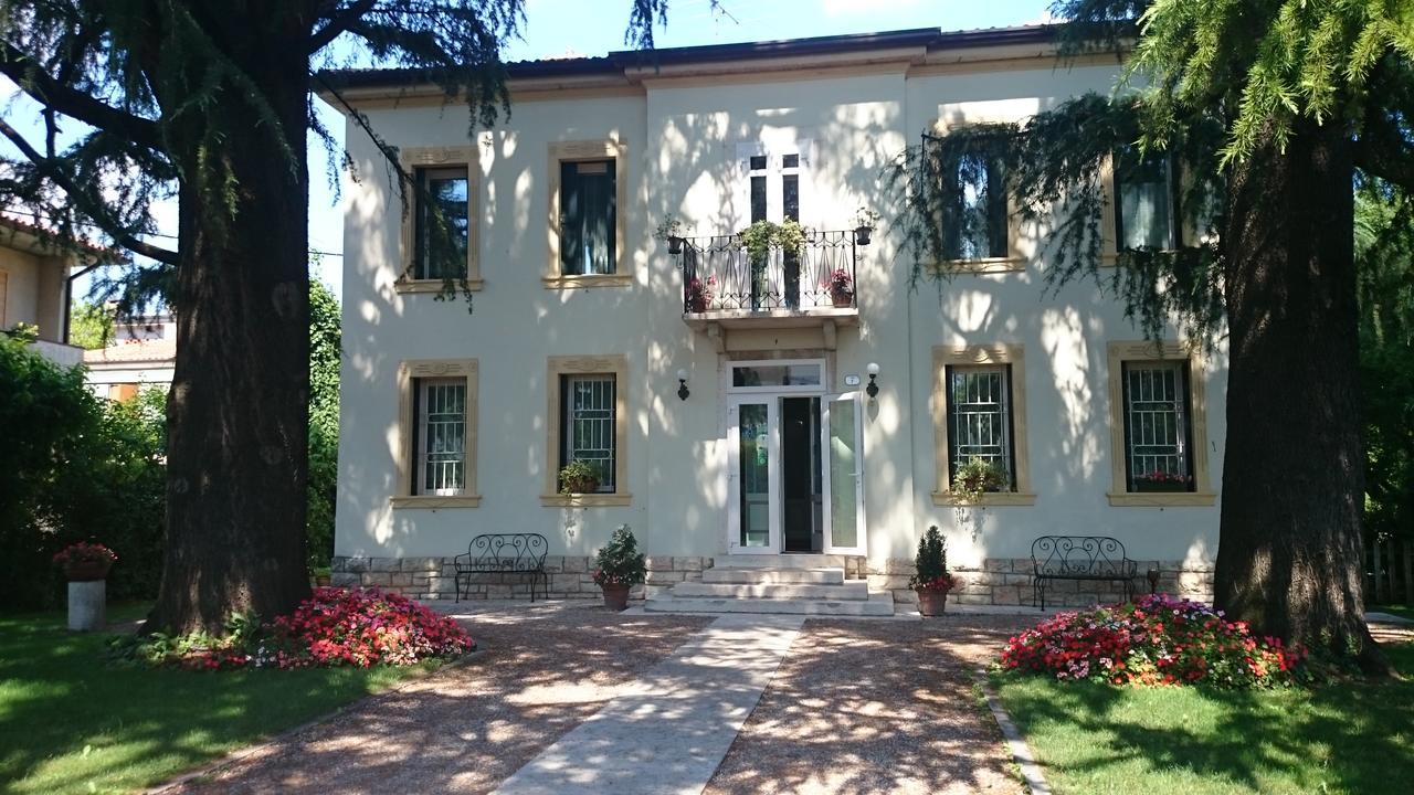 B&B Villa Dei Pini Domegliara 외부 사진
